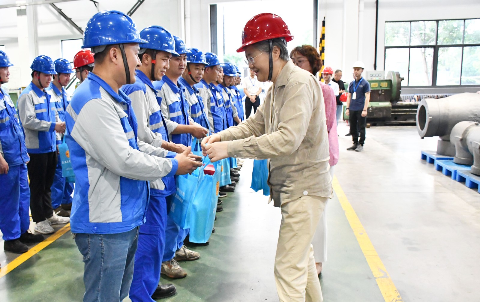 17545334059529870OTy.jpg 区长拜访(1).jpg